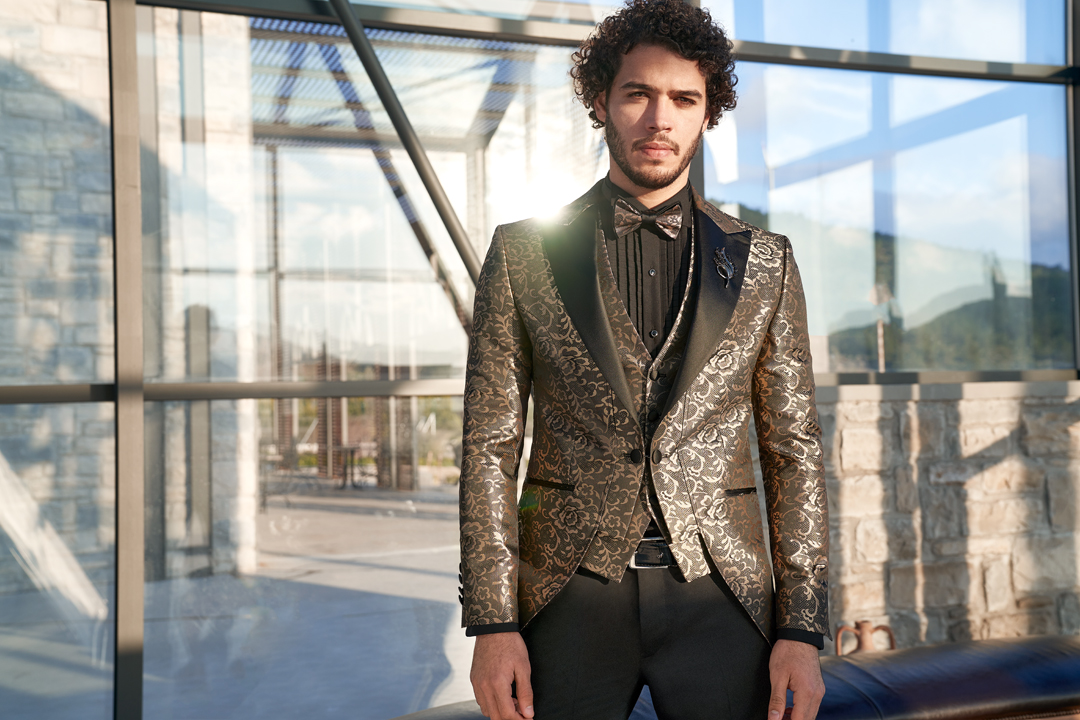 50797-PEAK LAPEL CHAIN BUTTON SIDE VENTS WITH VEST