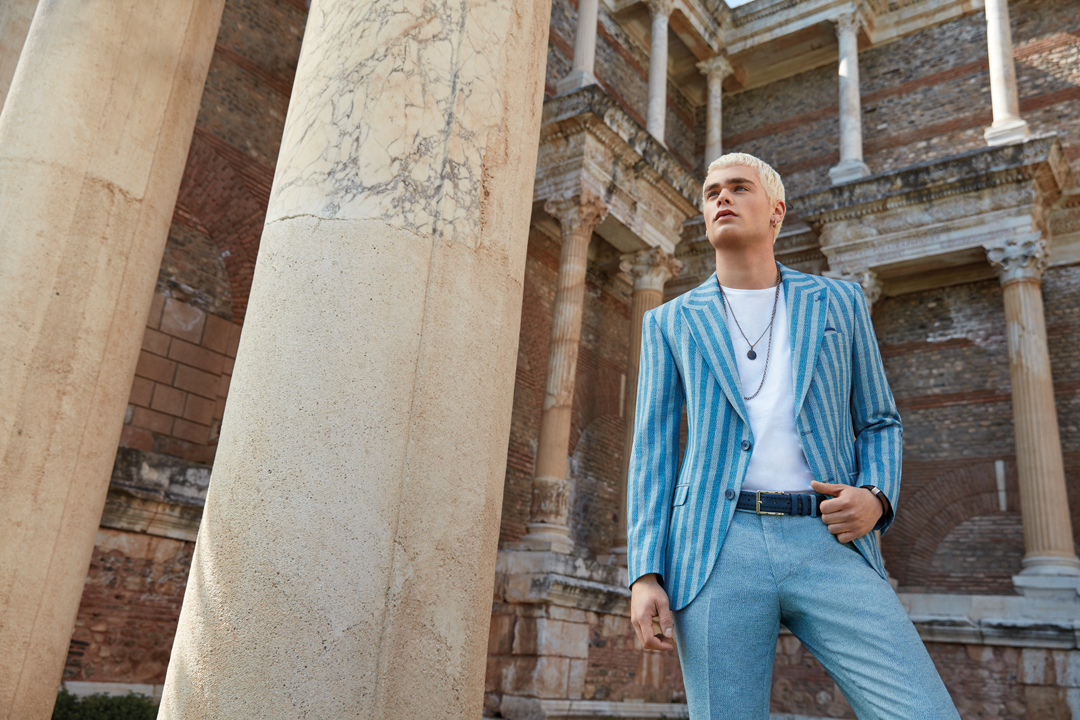 10538-PEAK LAPEL, TWO BUTTONS, SIDE VENTS